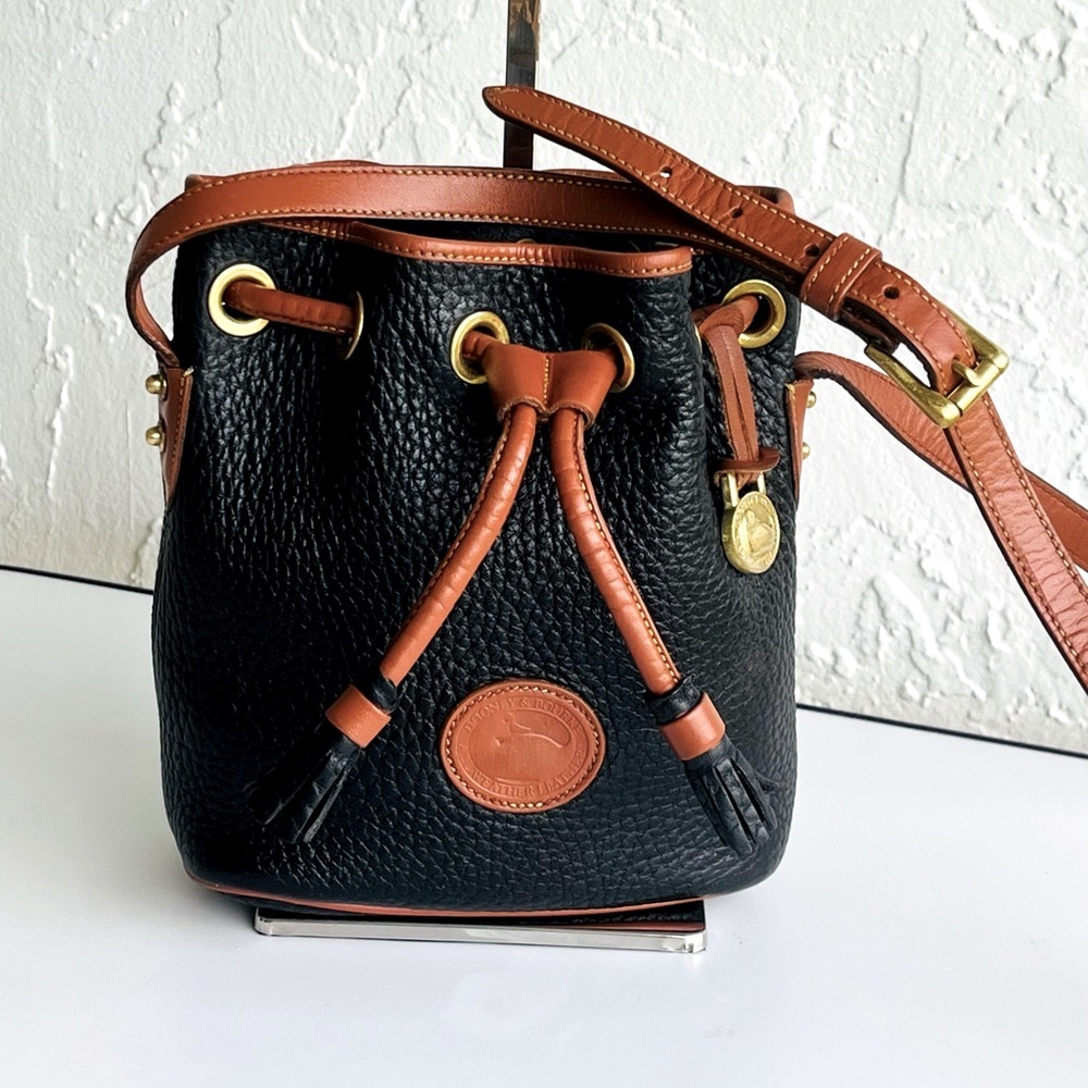 MINI VINTAGE DOONEY AND BOURKE CROSSBODY BUCKET BLACK /BRITISH TAN ♦️HOST PICK♦️